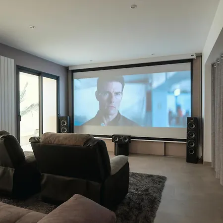 Rousseau - Jacuzzi & Cinema Dans Apartmán *