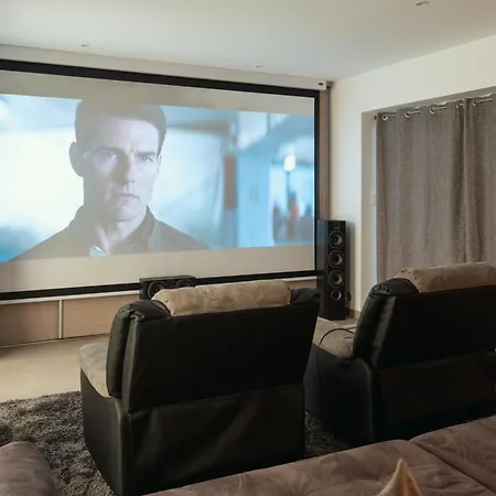 Daire Rousseau - Jacuzzi & Cinema Dans *