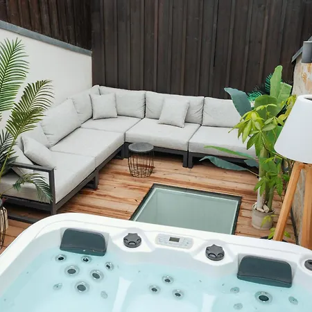 Rousseau - Jacuzzi & Cinema Dans * ボルドー