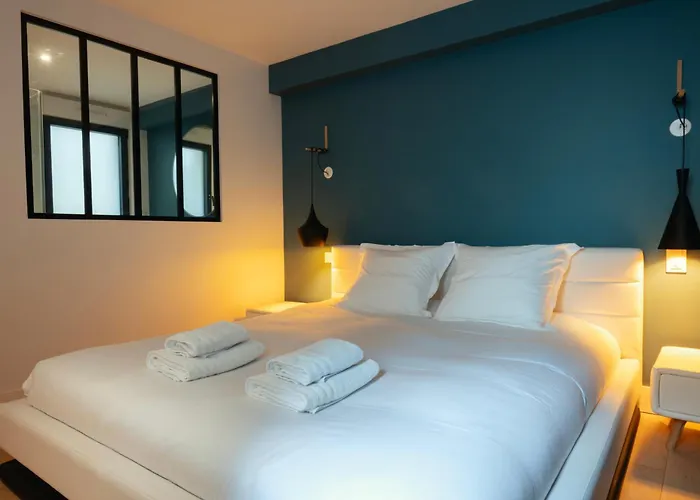 Rousseau - Jacuzzi & Cinema Dans *