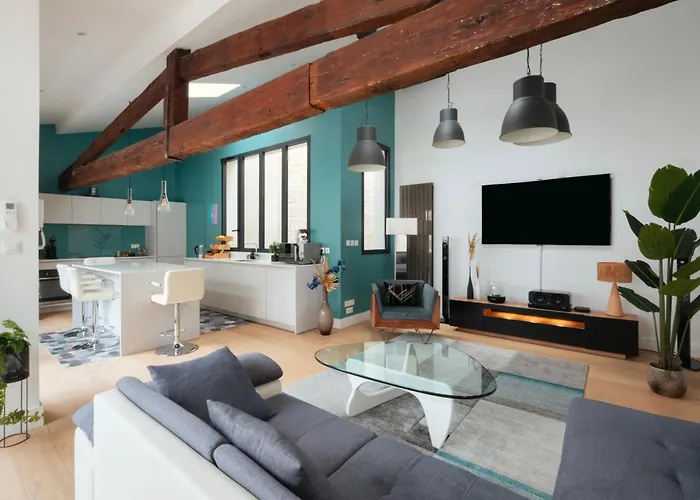 Rousseau - Jacuzzi & Cinema Dans