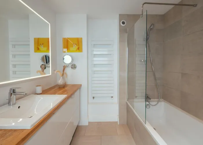 Rousseau - Jacuzzi & Cinema Dans Appartement