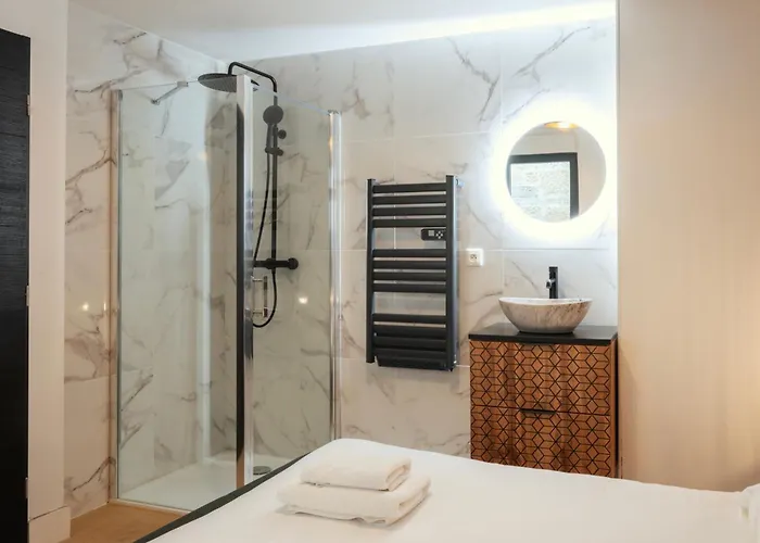 Apartment Rousseau - Jacuzzi & Cinema Dans