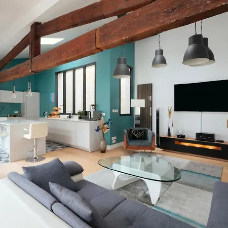 Rousseau - Jacuzzi & Cinema Dans