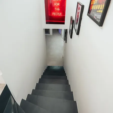 Rousseau - Jacuzzi & Cinema Dans * Бордо