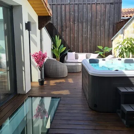 Appartamento Rousseau - Jacuzzi & Cinema Dans *