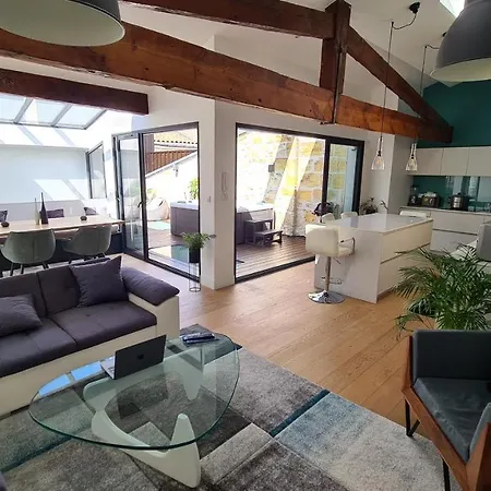 Appartamento Rousseau - Jacuzzi & Cinema Dans *