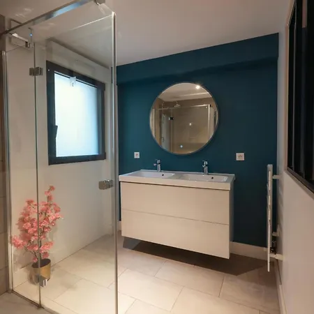 Rousseau - Jacuzzi & Cinema Dans Bordeaux