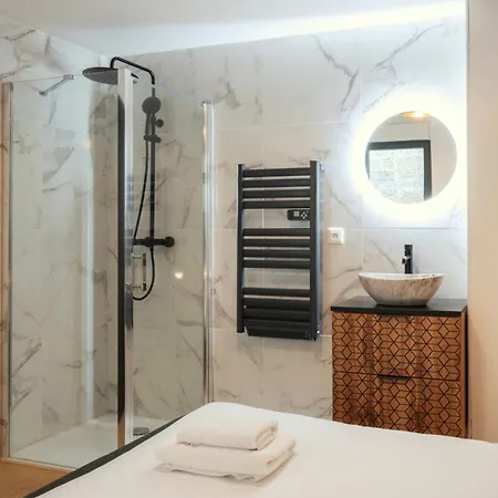 Appartamento Rousseau - Jacuzzi & Cinema Dans