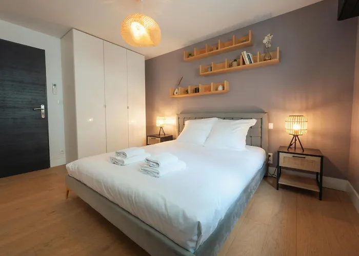 Rousseau - Jacuzzi & Cinema Dans