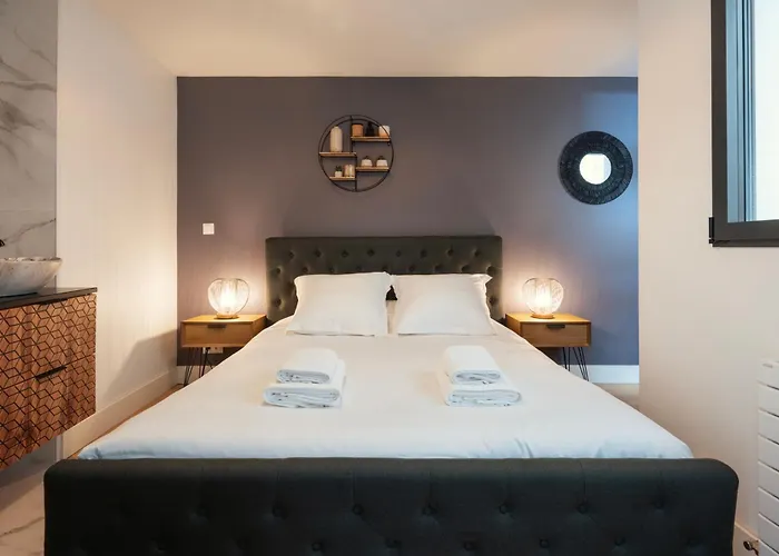 Rousseau - Jacuzzi & Cinema Dans